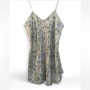 Gloria Vanderbilt vintage size large floral silky lingerie with bows slipdress